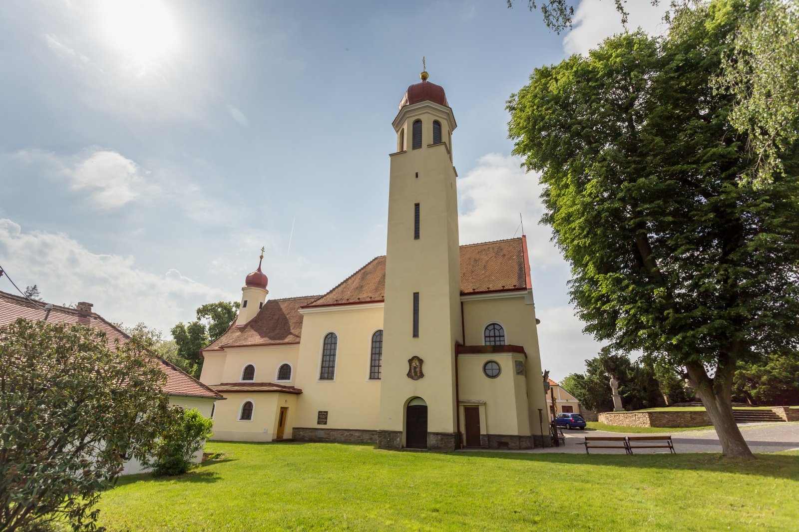 Hluboké Mašůvky - kostel Navštívení Panny Marie