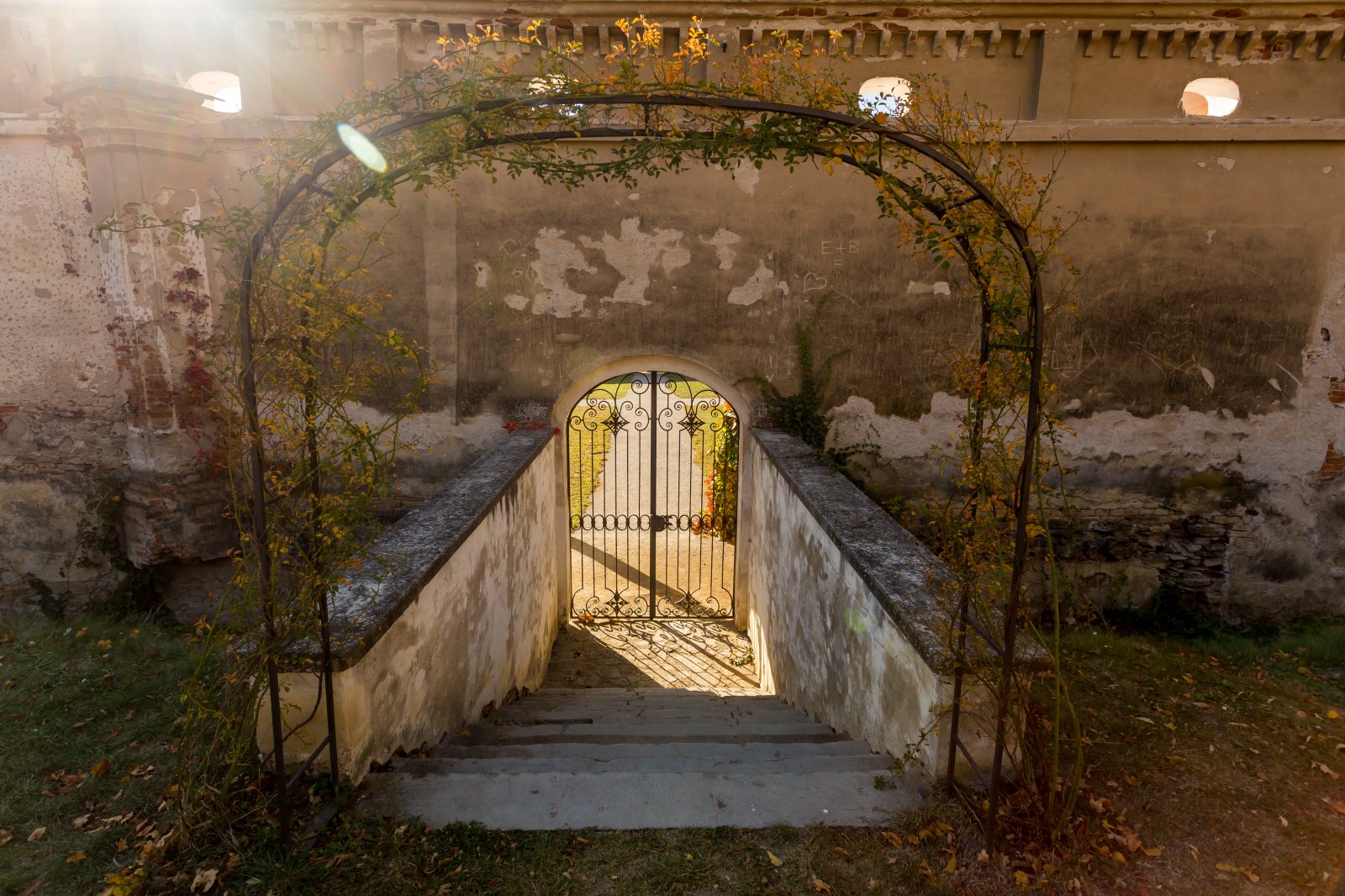 Zámek Uherčice - vstup do zahrad