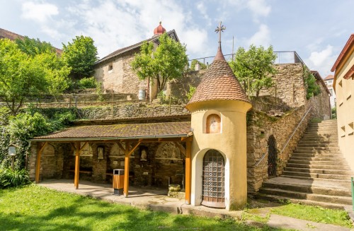 Hluboké Mašůvky - studna se zázračným pramenem