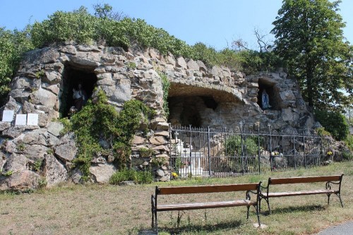 Lurdská jeskyně v Bohuticích