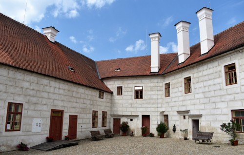 Jevišovice - Předzámčí s Muzeem Jevišovicka