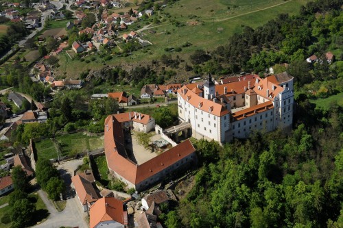 Jevišovice - Starý zámek a Předzámčí