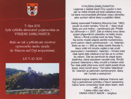 Pozvánky na slavnostní zprovoznění Vyhlídky zamilovaných (r. 2011) a zrekonstruovaného Náměstí (r. 2014) ve Vranově nad Dyjí.