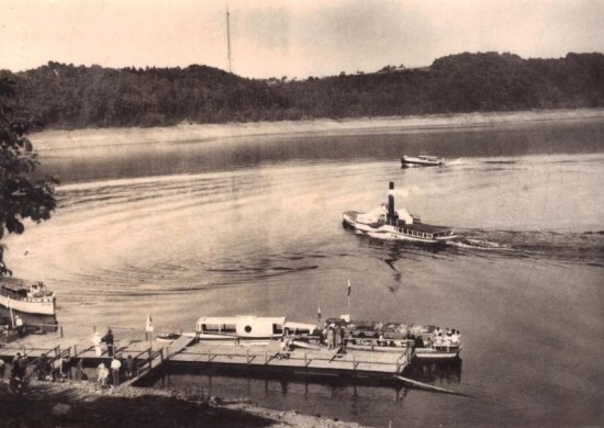 Nejstarším provozovatelem lodní dopravy na Vranovské přehradě byl Plavební klub. Ladislav Prchal se svojí lodí „Lada“ zde provozoval lodní dopravu od roku 1935. V roce 1947 se podnikatelé sjednotili v Podyjském lázeňském a plavebním družstvu. 