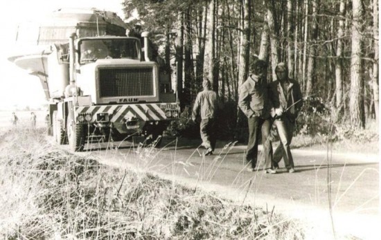 Transporty lodí na Vranovskou přehradu vždy poutaly pozornost diváků i fotografů.