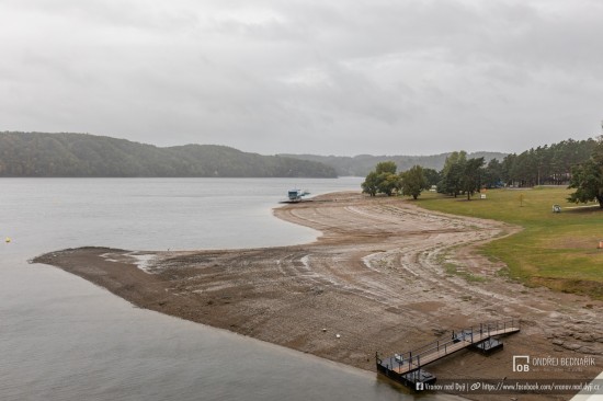 Díky včasnému varování meteorologů mohlo Povodí Moravy začít už 10. 9. 2024 s předstihem rychle upouštět vodu (nejen) z Vranovské přehrady. Podařilo se řízeným odtokem snížit hladinu přehrady na minimum a připravit tak vodní nádrž na očekávané přívaly nové vody. Kolemjdoucím se tak naskytly naprosto ojedinelé záběry lodí i přístavních mol uvězněných 