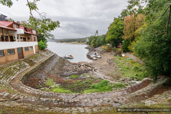 Díky včasnému varování meteorologů mohlo Povodí Moravy začít už 10. 9. 2024 s předstihem rychle upouštět vodu (nejen) z Vranovské přehrady. Podařilo se řízeným odtokem snížit hladinu přehrady na minimum a připravit tak vodní nádrž na očekávané přívaly nové vody. Kolemjdoucím se tak naskytly naprosto ojedinelé záběry lodí i přístavních mol uvězněných 