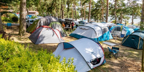 Stanový kemp na Vranovské pláži patřil v létě k nejvytíženějším rekreačním oblastem Vranovské přehrady. A patří stále – dnes je zdejší kemp pod názvem 