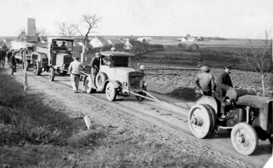 Přeprava těžkých nákladů na stavbu přehradní hráze či vodní elektrárny.