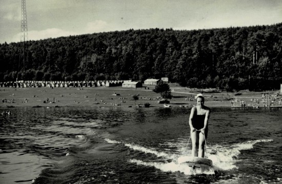 Vodním sportům se na Vranovské přehradě dařilo v roce 1960 a daří se jim i dnes.