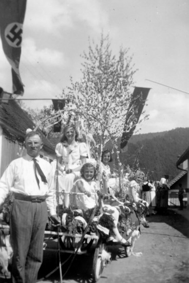 Jako ve většině příhraničních obcí, převažovalo i ve Vranově nad Dyjí německé obyvatelstvo.